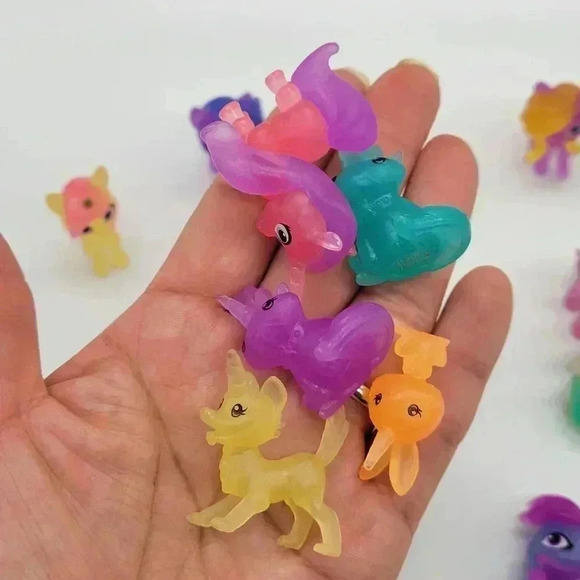 My Little Pony Snow Party Countdown Figure Lot of 20 - Mix Figures Fun Colors - Picture 3 of 5